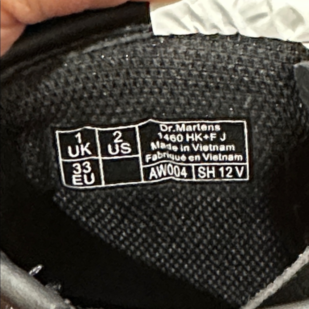 Dr. Martens x Hello Kitty 1460 Junior black boots size 2 - Picture 3 of 9